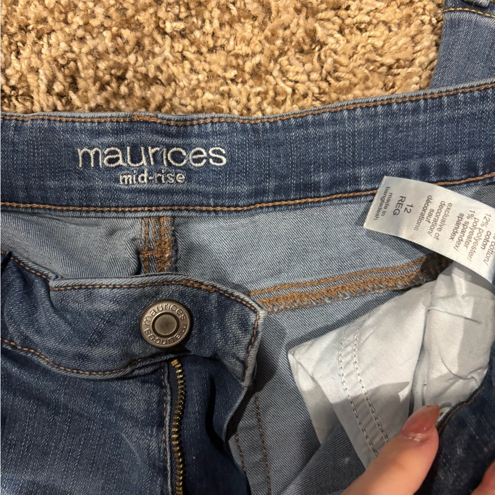 6 pairs of jeans for sale (4 Maurice’s, 1 universal thread, and 1 Denizen) - Picture 9 of 11